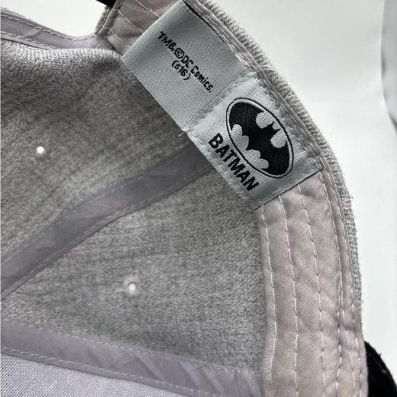 Batman Cap Snapback Grey Black Embroidered Letters Bat Logo Black Brim Cap Hat - Picture 7 of 9